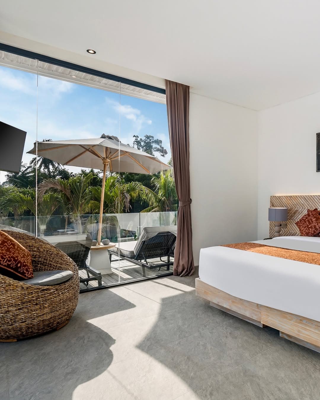 The Pearl House — view 3